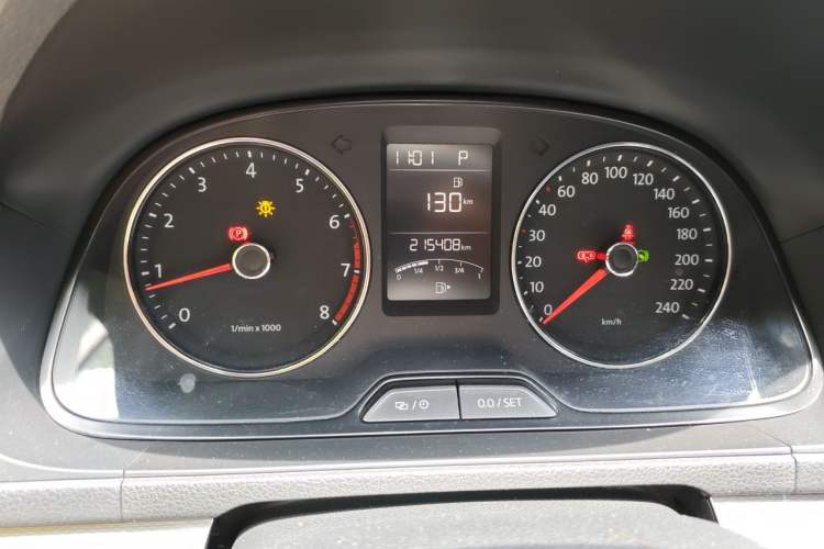 Used Volkswagen Gran Lavida 2013 1.6L Automatic Comfort Model Odometer Close Up