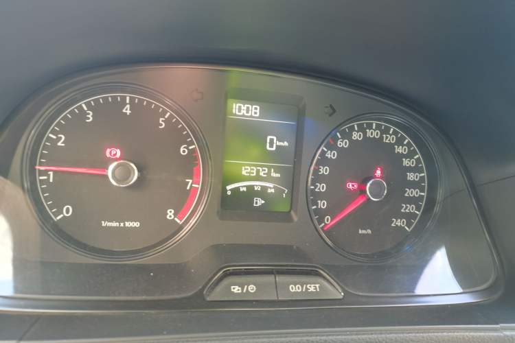 Used Volkswagen Gran Lavida 2013 1.6L Manual Fashion Model Odometer Close Up
