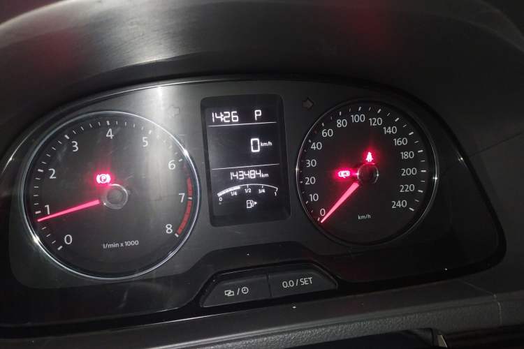 Used Volkswagen Gran Lavida 2013 1.6L Automatic Comfort Model Odometer Close Up