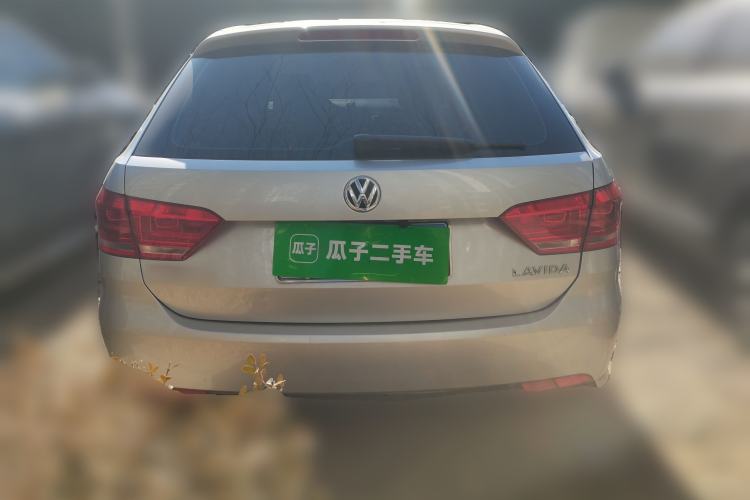 Used Volkswagen Gran Lavida 2013 1.6L Manual Fashion Model Rear