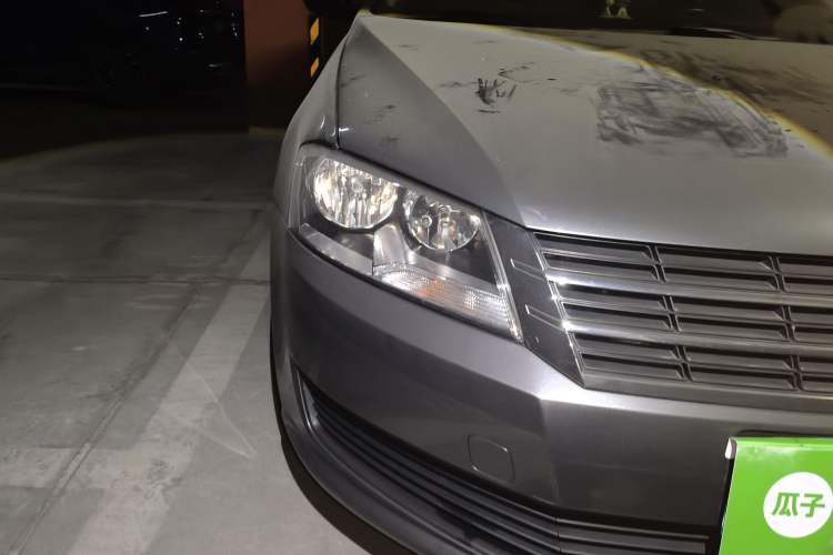 Used Volkswagen Gran Lavida 2013 1.6L Manual Fashion Model Right Front Headlight