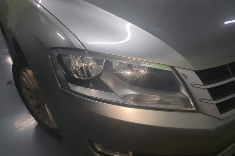 Used Volkswagen Gran Lavida 2013 1.6L Automatic Comfort Model Right Front Headlight