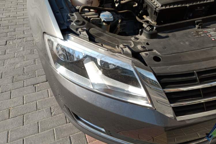 Used Volkswagen Gran Lavida 2013 1.6L Automatic Comfort Model Right Front Headlight