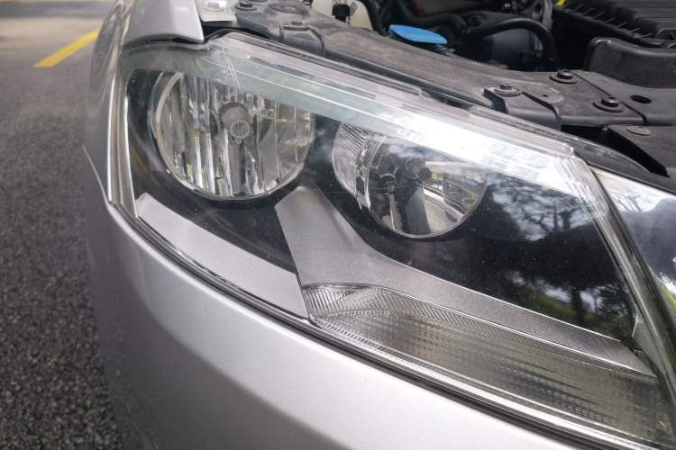 Used Volkswagen Gran Lavida 2013 1.6L Automatic Comfort Model Right Front Headlight