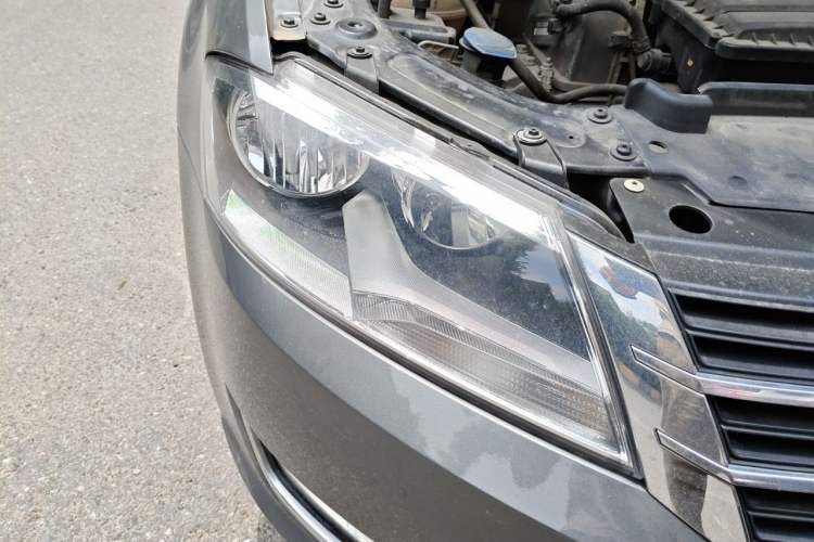 Used Volkswagen Gran Lavida 2013 1.6L Automatic Comfort Model Right Front Headlight