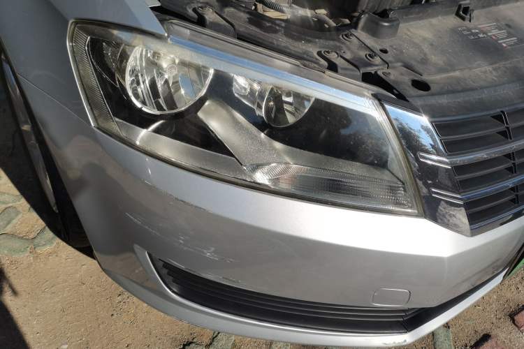 Used Volkswagen Gran Lavida 2013 1.6L Manual Fashion Model Right Front Headlight