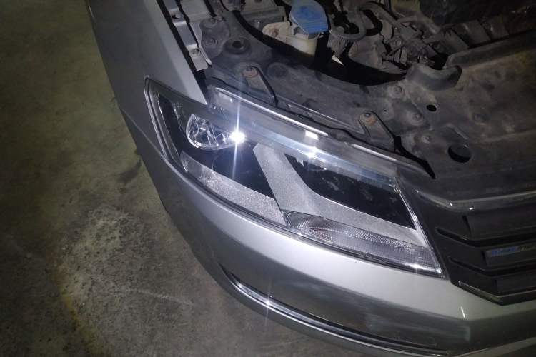 Used Volkswagen Gran Lavida 2013 1.6L Automatic Comfort Model Right Front Headlight