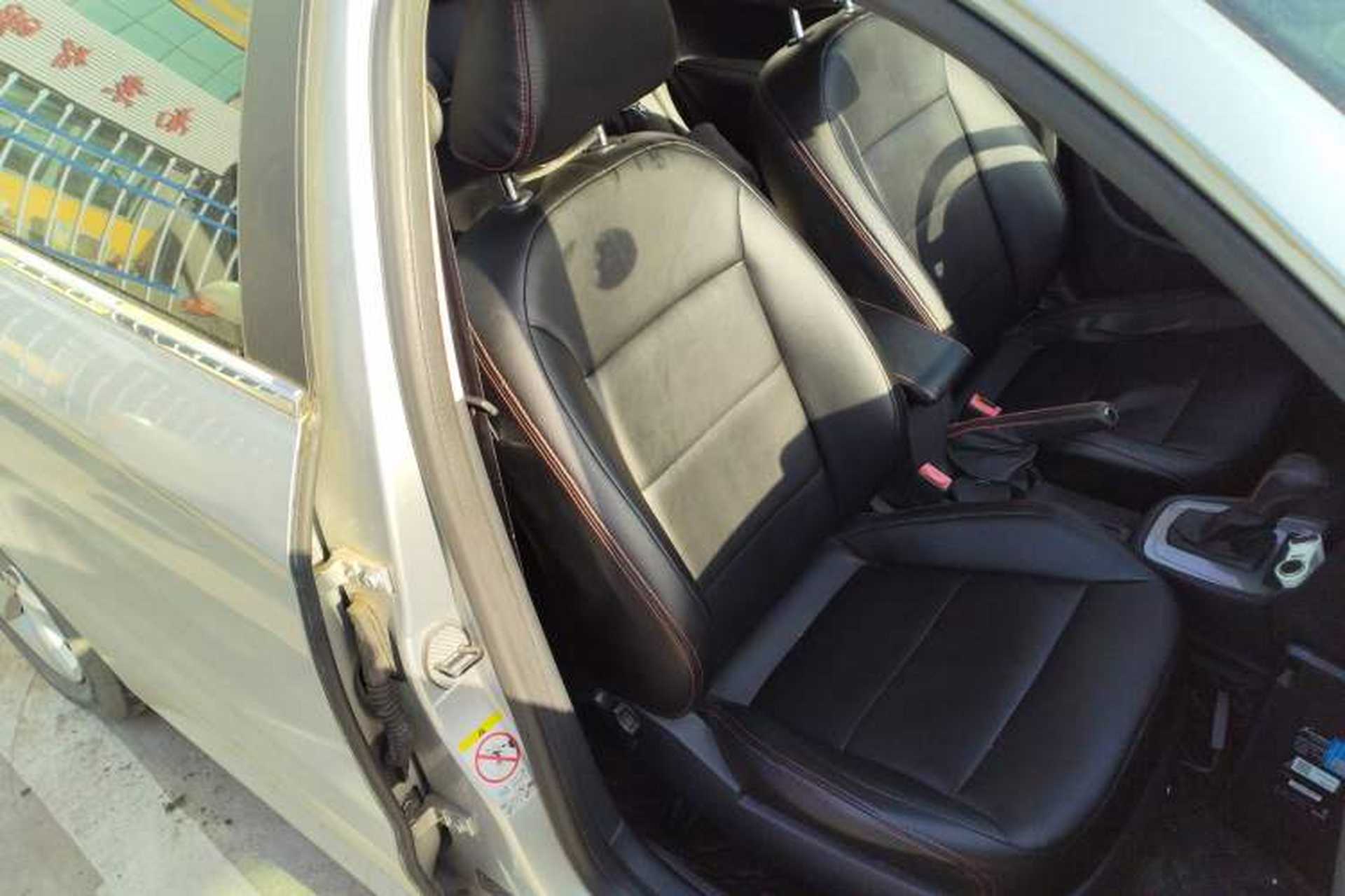 Used Volkswagen Gran Lavida 2013 1.6L Automatic Fashion Model Right Front Seat