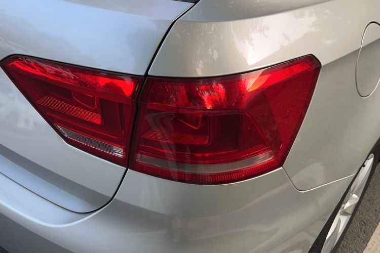 Used Volkswagen Gran Lavida 2013 1.6L Automatic Fashion Model Right Rear Taillight