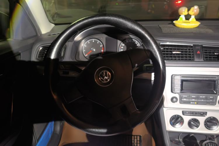 Used Volkswagen Gran Lavida 2013 1.6L Manual Fashion Model Steering Wheel