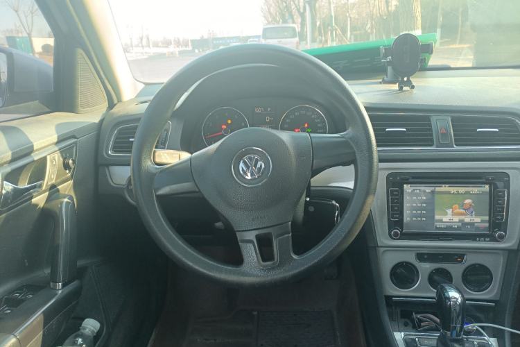 Used Volkswagen Gran Lavida 2013 1.6L Automatic Comfort Model Steering Wheel