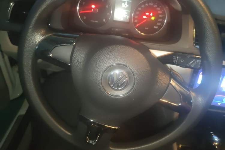 Used Volkswagen Gran Lavida 2013 1.6L Automatic Comfort Model Steering Wheel