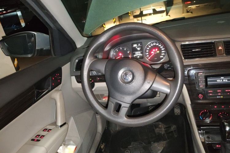 Used Volkswagen Gran Lavida 2013 1.4 TSI Automatic Comfort Model Steering Wheel