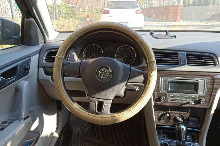 Used Volkswagen Gran Lavida 2013 1.6L Automatic Comfort Model Steering Wheel