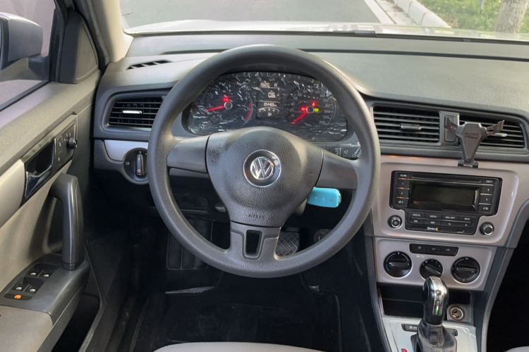 Used Volkswagen Gran Lavida 2013 1.6L Automatic Fashion Model Steering Wheel