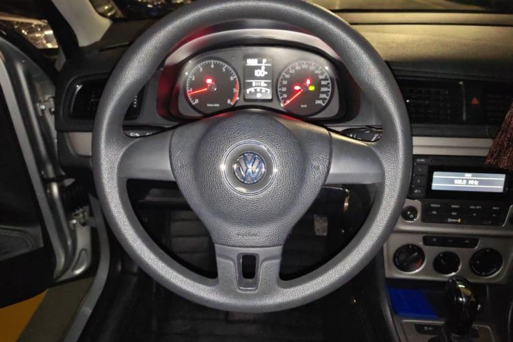 Used Volkswagen Gran Lavida 2013 1.6L Automatic Fashion Model Steering Wheel