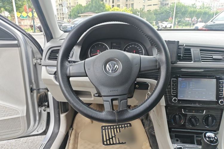 Used Volkswagen Gran Lavida 2013 1.6L Manual Comfort Model Steering Wheel