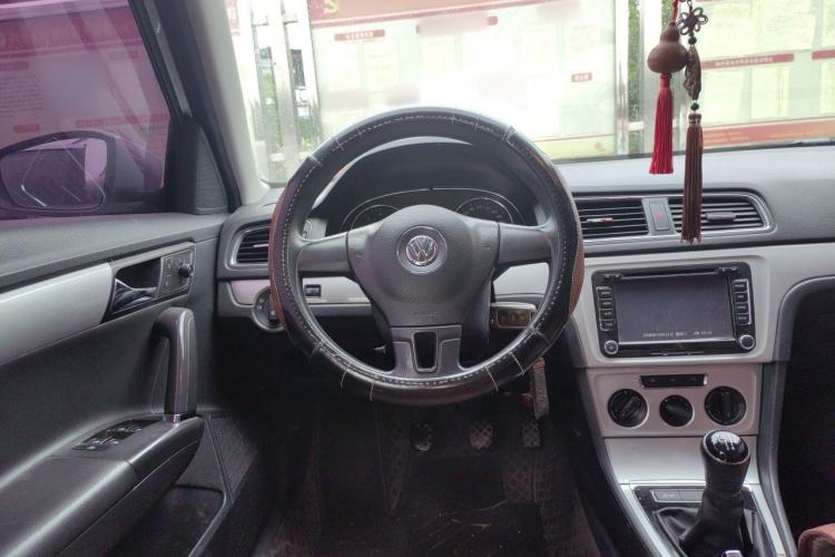 Used Volkswagen Gran Lavida 2013 1.6L Manual Comfort Model Steering Wheel