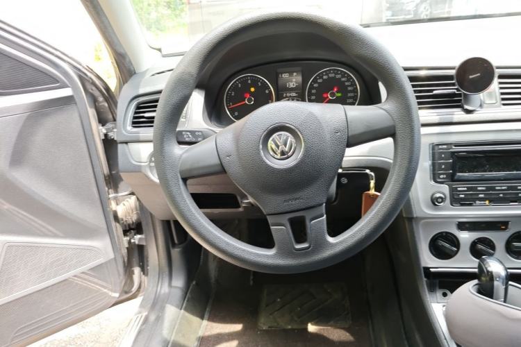 Used Volkswagen Gran Lavida 2013 1.6L Automatic Comfort Model Steering Wheel
