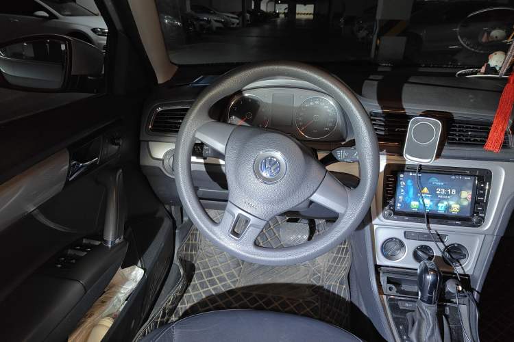 Used Volkswagen Gran Lavida 2013 1.6L Automatic Comfort Model Steering Wheel