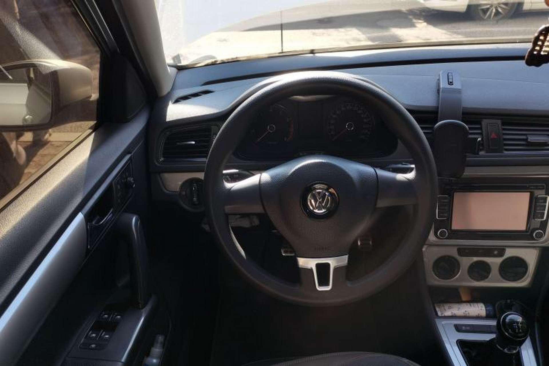 Used Volkswagen Gran Lavida 2013 1.6L Manual Fashion Model Steering Wheel