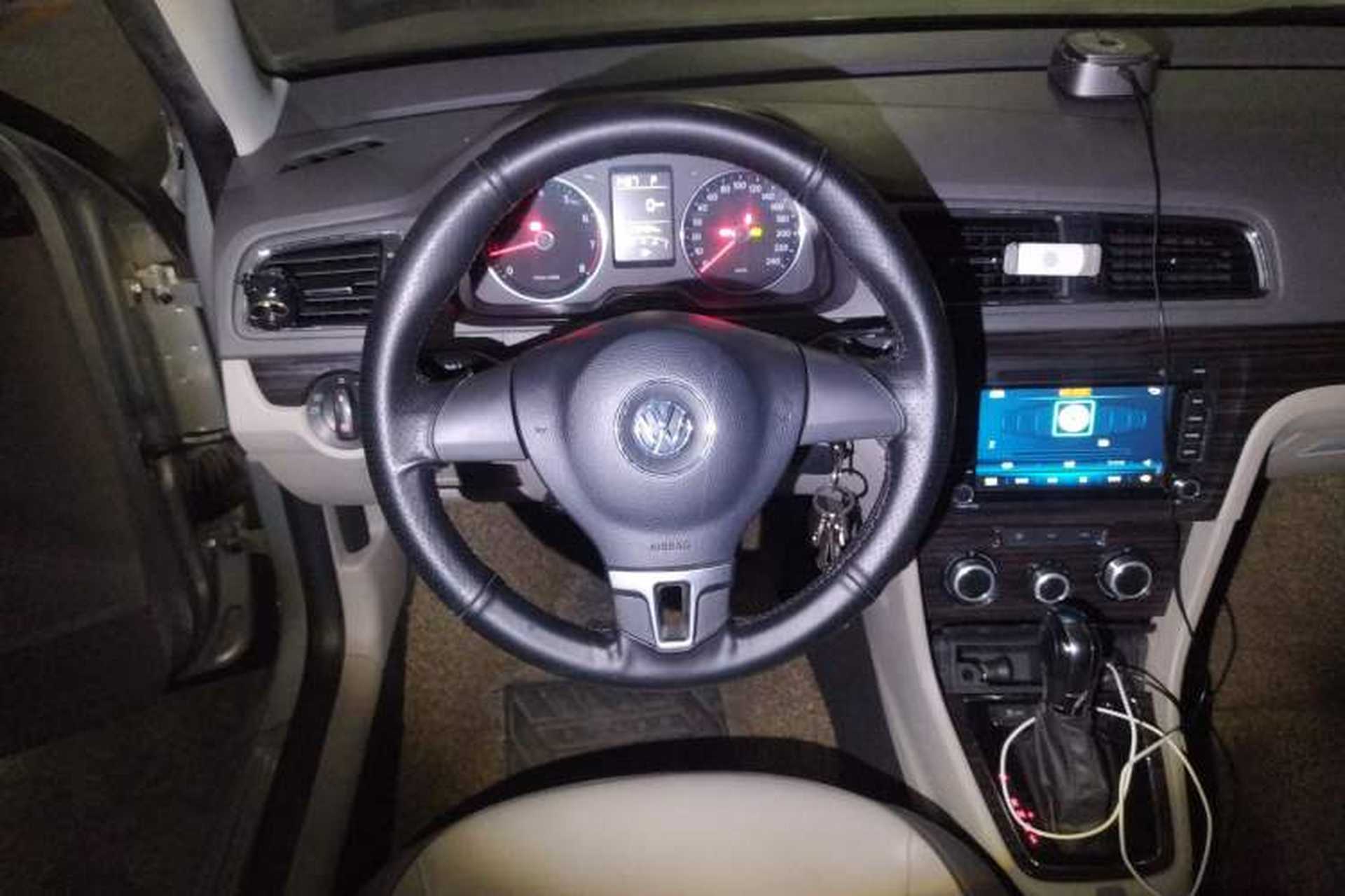 Used Volkswagen Gran Lavida 2013 1.6L Automatic Comfort Model Steering Wheel