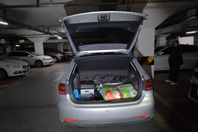 Used Volkswagen Gran Lavida 2013 1.6L Automatic Comfort Model Trunk