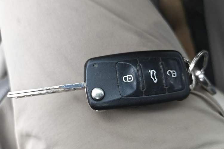 Used Volkswagen Gran Lavida 2013 1.6L Manual Comfort Model Vehicle Key