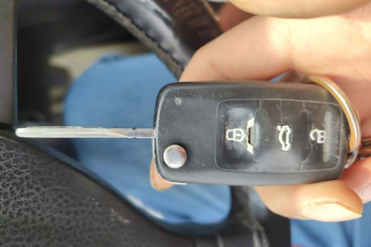 Used Volkswagen Gran Lavida 2013 1.6L Manual Fashion Model Vehicle Key
