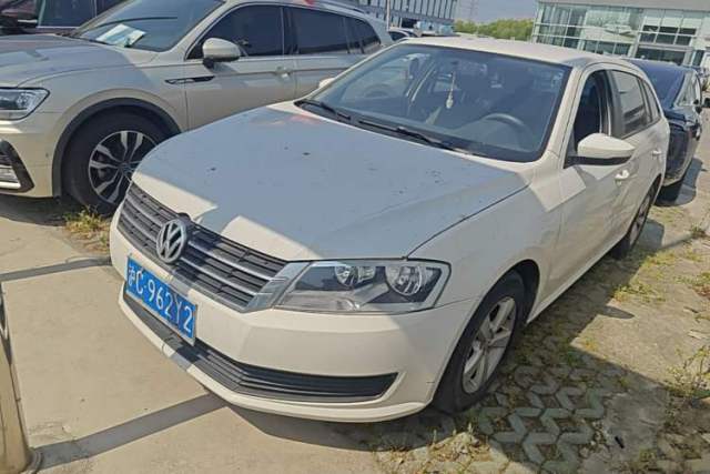 Used Volkswagen Gran Lavida 2013 1.6L Manual Fashion Model