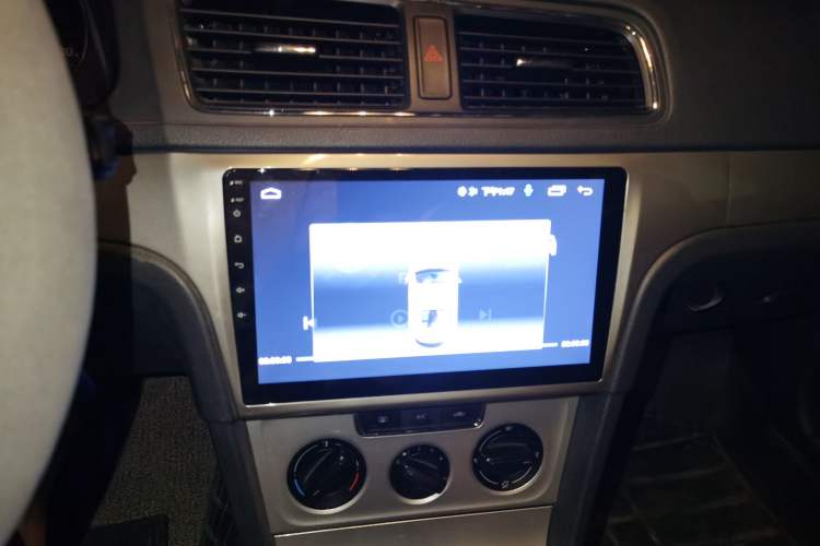 Used Volkswagen Gran Lavida 2013 1.4 TSI Manual Comfort Model Audio And AC Panel