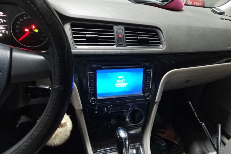 Used Volkswagen Gran Lavida 2013 1.6L Automatic Comfort Model Audio And AC Panel
