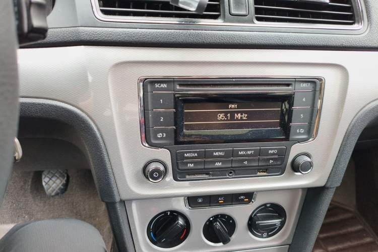 Used Volkswagen Gran Lavida 2013 1.6L Manual Comfort Model Audio And AC Panel