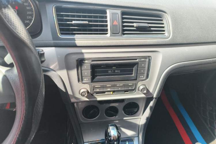 Used Volkswagen Gran Lavida 2013 1.6L Automatic Comfort Model Audio And AC Panel