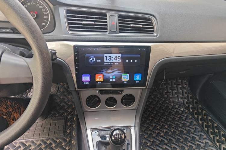 Used Volkswagen Gran Lavida 2013 1.6L Manual Comfort Model Audio And AC Panel