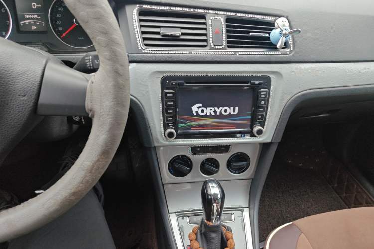 Used Volkswagen Gran Lavida 2013 1.6L Automatic Comfort Model Audio And AC Panel