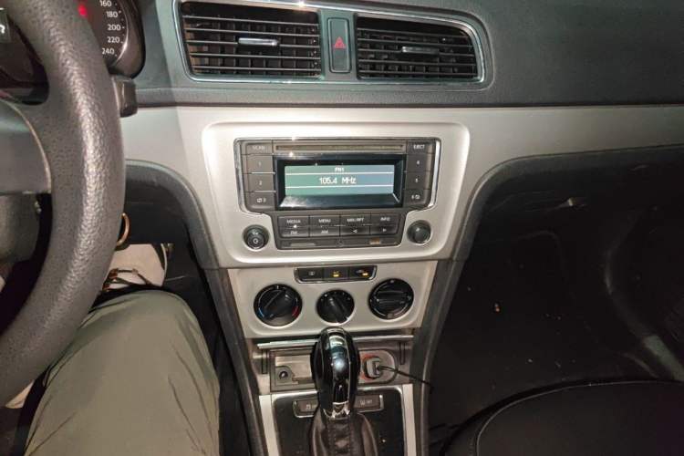 Used Volkswagen Gran Lavida 2013 1.6L Automatic Comfort Model Audio And AC Panel