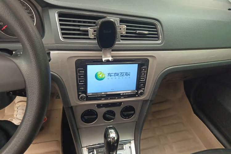 Used Volkswagen Gran Lavida 2013 1.6L Automatic Comfort Model Audio And AC Panel