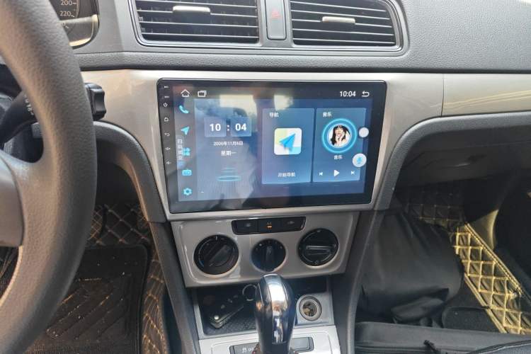 Used Volkswagen Gran Lavida 2013 1.6L Automatic Fashion Model Audio And AC Panel