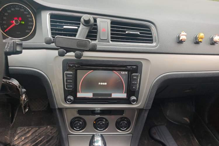 Used Volkswagen Gran Lavida 2013 1.4 TSI Automatic Comfort Model Audio And AC Panel