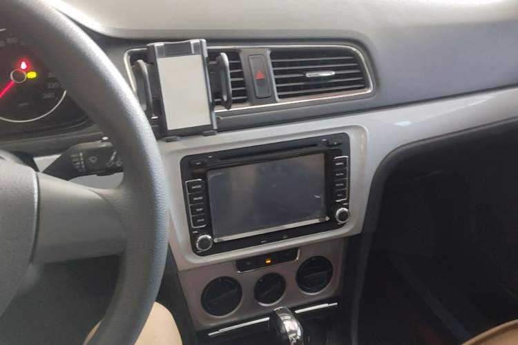 Used Volkswagen Gran Lavida 2013 1.6L Automatic Comfort Model Audio And AC Panel