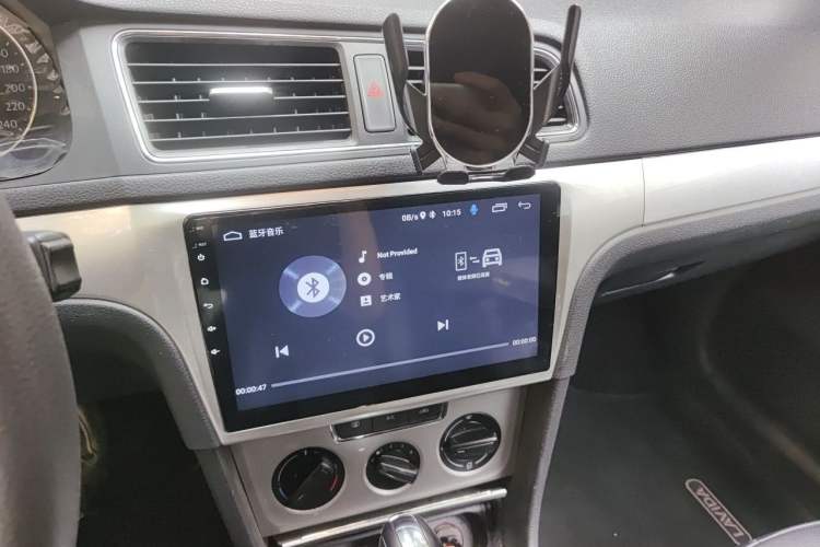 Used Volkswagen Gran Lavida 2013 1.6L Automatic Comfort Model Audio And AC Panel