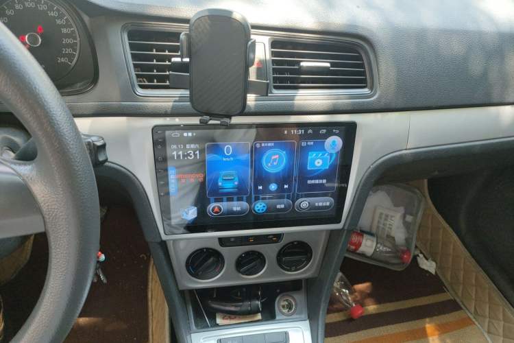 Used Volkswagen Gran Lavida 2013 1.6L Manual Fashion Model Audio And AC Panel