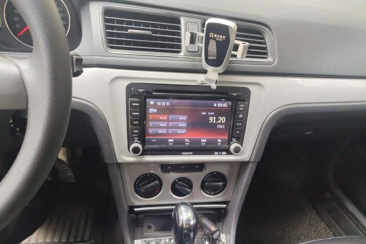 Used Volkswagen Gran Lavida 2013 1.6L Automatic Comfort Model Audio And AC Panel