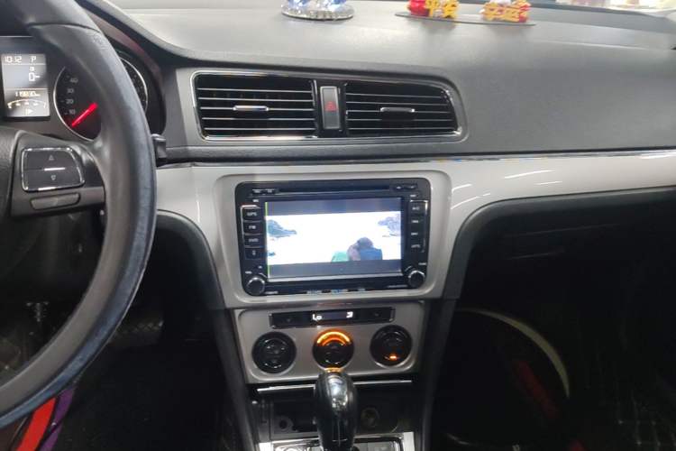 Used Volkswagen Gran Lavida 2013 1.4 TSI Automatic Luxury Model Audio And AC Panel