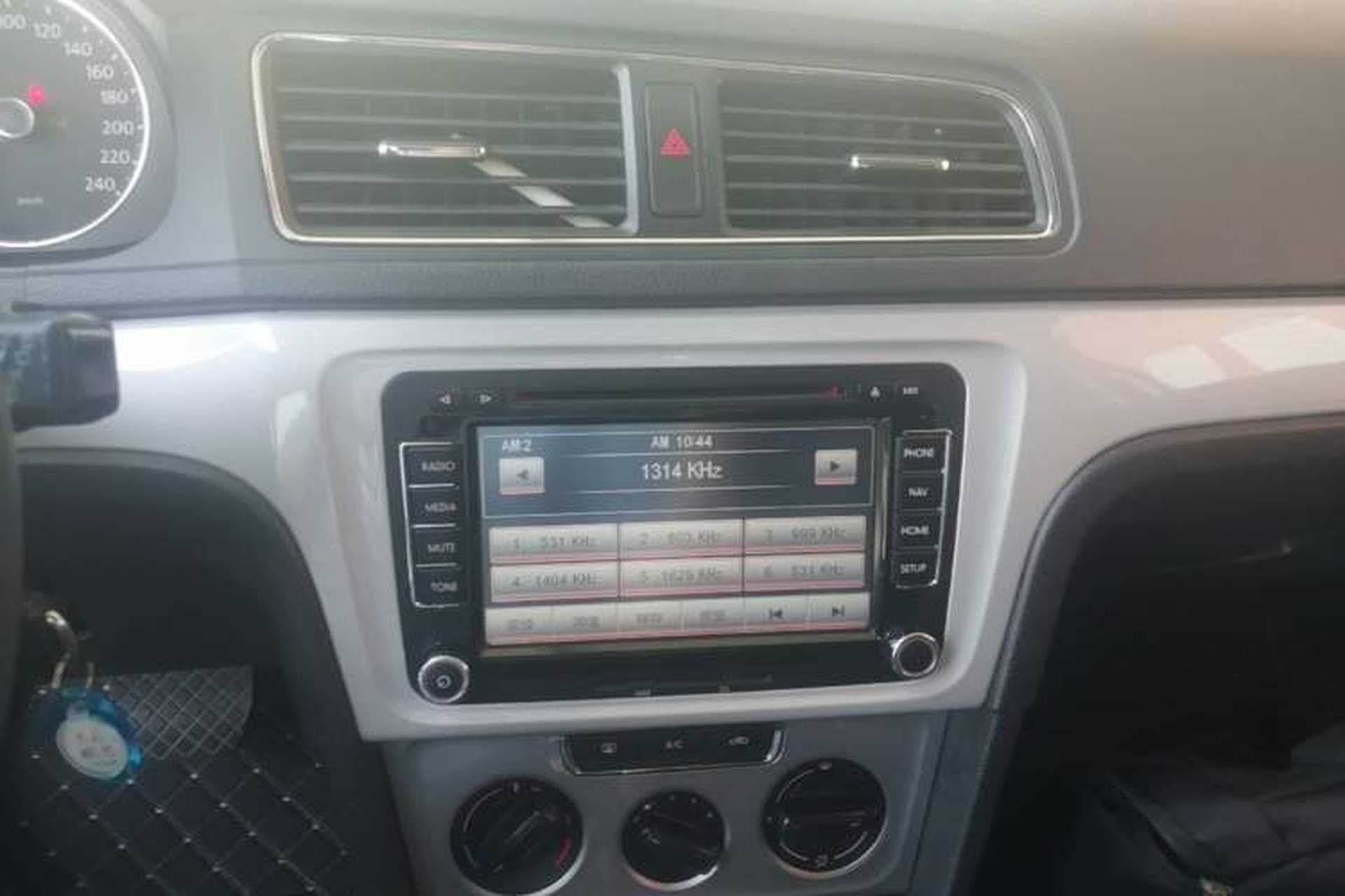 Used Volkswagen Gran Lavida 2013 1.4 TSI Automatic Comfort Model Audio And AC Panel