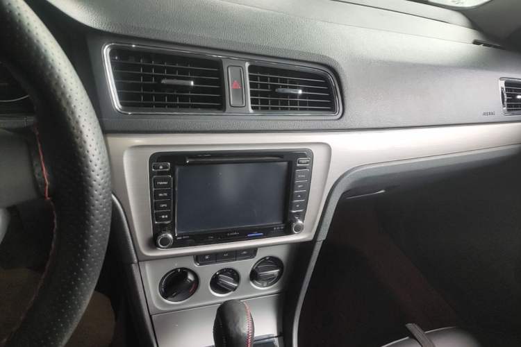 Used Volkswagen Gran Lavida 2013 1.6L Automatic Comfort Model Audio And AC Panel