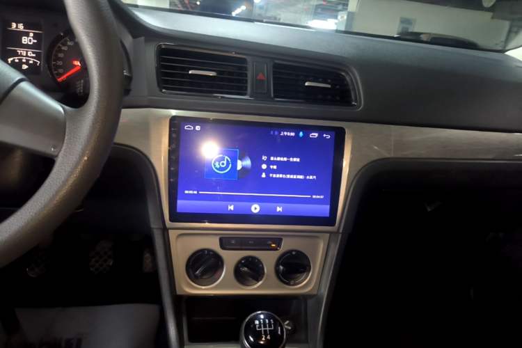 Used Volkswagen Gran Lavida 2013 1.6L Manual Fashion Model Audio And AC Panel