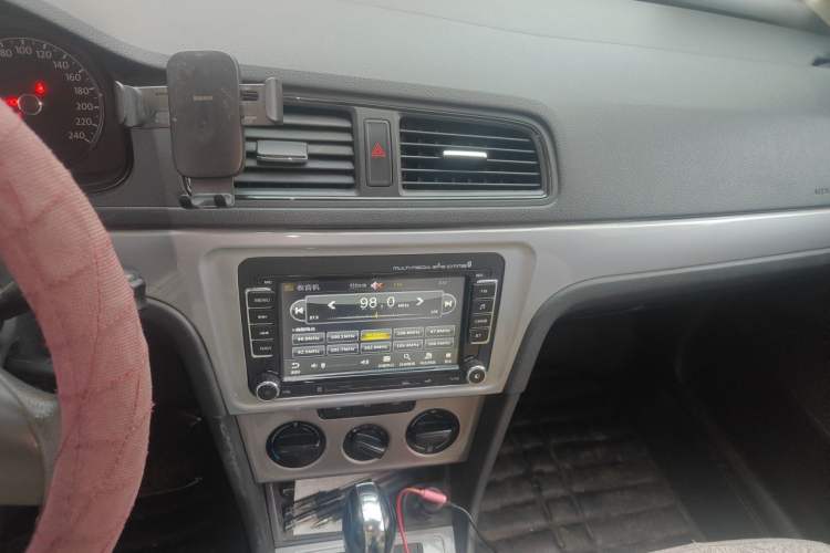 Used Volkswagen Gran Lavida 2013 1.6L Automatic Fashion Model Audio And AC Panel