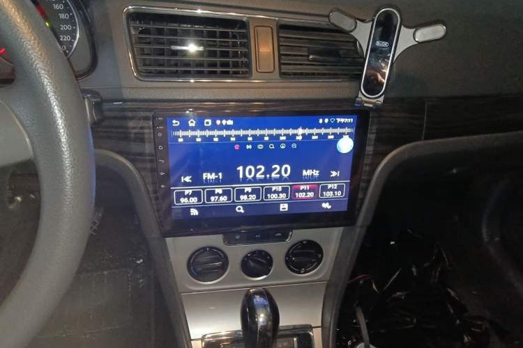 Used Volkswagen Gran Lavida 2013 1.6L Automatic Comfort Model Audio And AC Panel